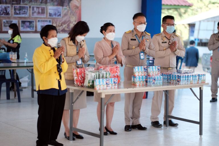 ตรวจเยี่ยมให้กำลังใจคณะครู บุคลากร  และนักเรียนโรงเรียนองค์การบริหารส่วนจังหวัดแพร่ไผ่ย้อย