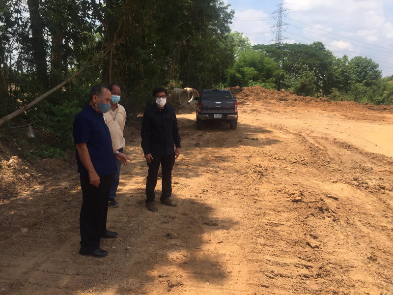 องค์การบริหารส่วนจังหวัดแพร่ ลงพื้นที่ติดตามโครงการขุดสระน้ำ บ้านดอนชุม หมู่ที่ 4 ตำบลแม่ยางร้อง อำเภอร้องกวาง จังหวัดแพร่