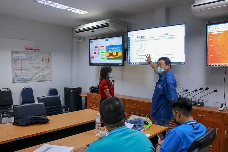 องค์การบริหารส่วนจังหวัดแพร่ ติดตามสภาพอากาศและสถานการณ์น้ำอย่างใกล้ชิด เพื่อแจ้งข่าวสารและเตือนภัยประชาชน