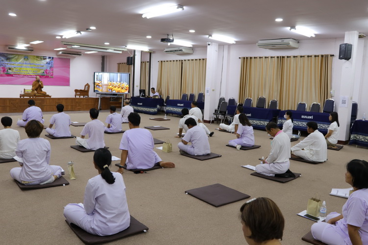 องค์การบริหารส่วนจังหวัดแพร่ ร่วม พิธีเจริญพุทธมนต์ และปฏิบัติธรรมเจริญสมาธิภาวนา เพื่อถวายพระพรชัยมงคล และถวายพระราชกุศล แด่สมเด็จพระนางเจ้าสิริกิติ์ พระบรมราชินีนาถ พระบรมราชชนนีพันปีหลวง