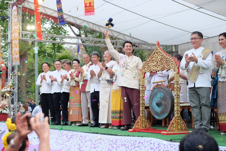 อบจ.แพร่ ร่วมงานประเพณีไหว้พระธาตุช่อแฮ เมืองแพร่แห่ตุงหลวง 67