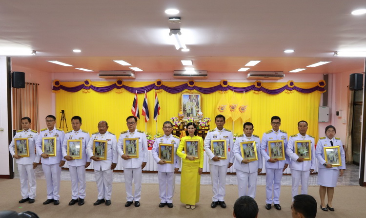 องค์การบริหารส่วนจังหวัดแพร่ เข้าร่วมพิธีรับพระราชทานพระบรมฉายาลักษณ์ พระบาทสมเด็จพระเจ้าอยู่หัว และสมเด็จพระนางเจ้าฯ พระบรมราชินี