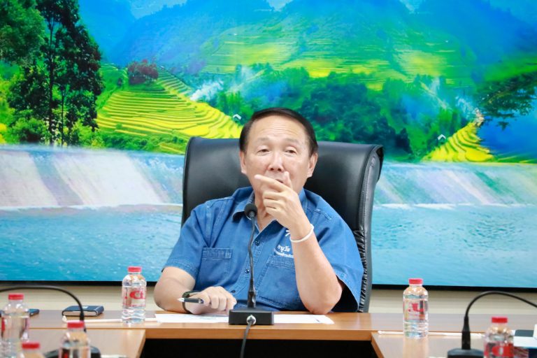 ประชุมหัวหน้าส่วนราชการองค์การบริหารส่วนจังหวัดแพร่ โดยมี คณะผู้บริหาร , หัวหน้าส่วนราชการและผู้อำนวยการสถานศึกษาในสังกัด