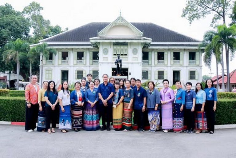 พิธีเปิดงาน “Handmade Product” ร้านค้าจำหน่ายผลิตภัณฑ์ของกลุ่มสมาชิกเครือข่ายพิพิธภัณฑ์เมืองแพร่ “คุ้มเจ้าหลวง”