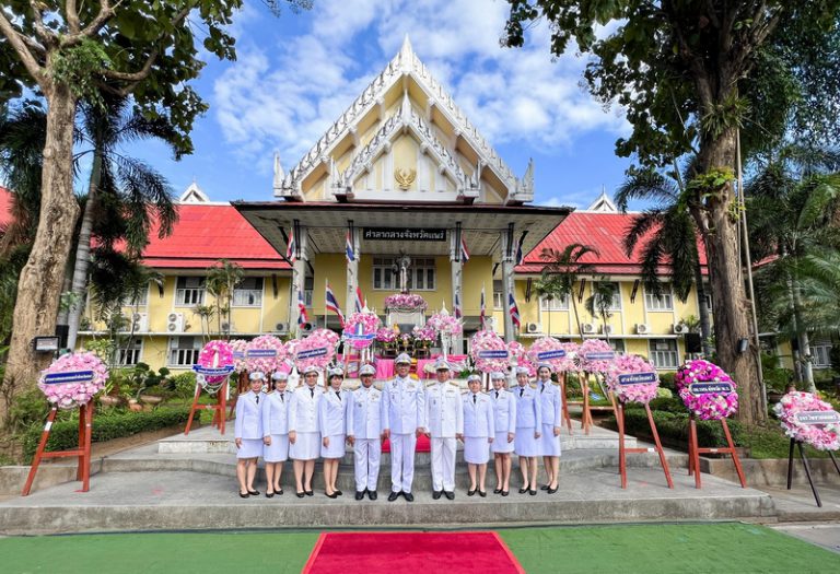 องค์การบริหารส่วนจังหวัดแพร่ ร่วมพิธีวางพวงมาลาถวายราชสักการะกิจกรรมน้อมรำลึกในพระมหากรุณาธิคุณเนื่องในวันคล้ายวันสวรรคตพระบาทสมเด็จพระจุลจอมเกล้าเจ้าอยู่หัว “วันปิยมหาราช”