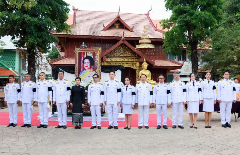 นายกองค์การบริหารส่วนจังหวัดแพร่ ร่วมพิธีทำบุญตักบาตรพระสงฆ์จำนวน 29 รูป และพิธีบำเพ็ญกุศลอุทิศถวายเป็นพระราชกุศล แด่สมเด็จพระนางเจ้าสิริกิติ์ พระบรมราชินีนาถ พระบรมราชชนนีพันปีหลวง เนื่องในวันครบ 15 วันแห่งการสวรรคต