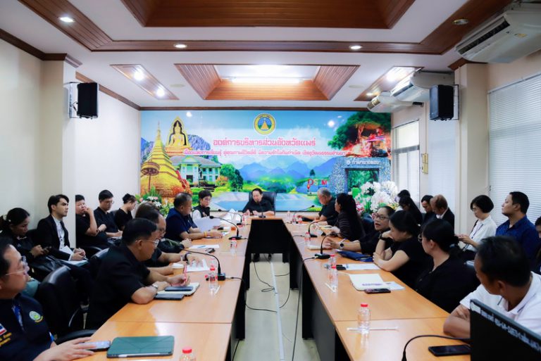 นายกองค์การบริหารส่วนจังหวัดแพร่ เป็นประธานการประชุมหารือสรุป 4 ผลงานแต่ละด้าน การบูรณาการความร่วมมือการพัฒนาคุณภาพชีวิตคนทุกช่วงวัยในพื้นที่จังหวัดแพร่ ของรองนายกรัฐมนตรีและรัฐมนตรีว่าการกระทรวงเกษตรและสหกรณ์และรัฐมนตรีที่เกี่ยวข้อง