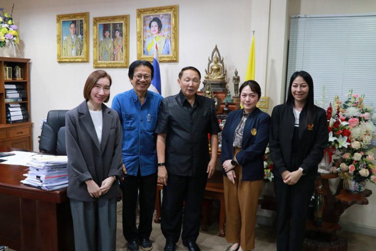 นายกองค์การบริหารส่วนจังหวัดแพร่ เข้าร่วมการประชุมกับคณะกรรมาธิการเพื่อร่วมแลกเปลี่ยนข้อคิดเห็น และให้ข้อเสนอแนะที่เป็นประโยชน์ต่อการพัฒนาและปรับปรุงการดำเนินกิจการของสภาผู้แทนราษฎร และกองทุนเพื่อผู้เป็นสมาชิกรัฐสภา เนื่องในโอกาสคณะกรรมาธิการสภาผู้แทนราษฎร ศึกษาดูงาน ณ จังหวัดแพร่