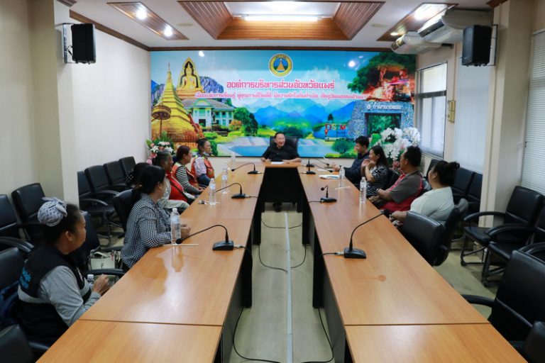 ประชุมและชี้แจงหลักเกณฑ์ในการขอใช้ประโยชน์ในที่ดินซึ่งเป็นทรัพย์สินขององค์การบริหารส่วนจังหวัดแพร่ ที่ตั้งอยู่บริเวณแนวรั้วสนามฟุตบอล 2