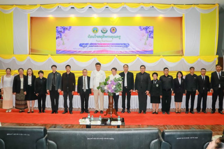 อบจ.แพร่ ร่วมกับเทศบาลเมืองแพร่ อปท. และสำนักงานส่งเสริมการปกครองท้องถิ่นจังหวัดแพร่ จัดงานวันครู ประจำปี 2569