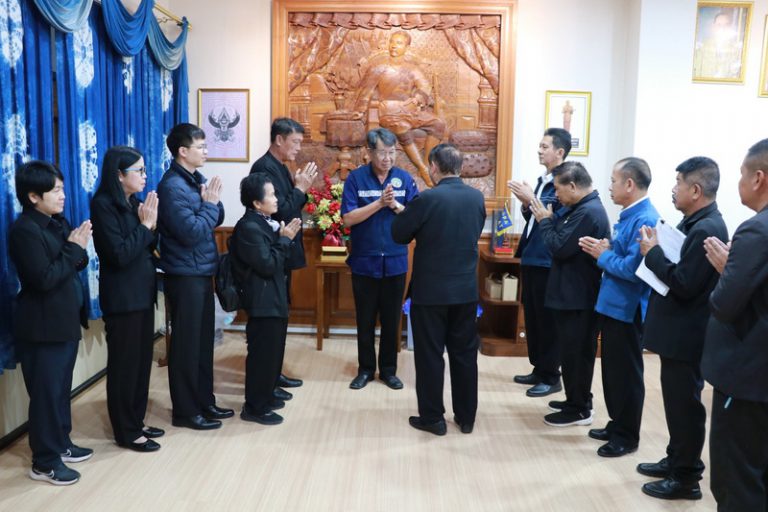 นายกองค์การบริหารส่วนจังหวัดแพร่ พร้อมด้วย คณะผู้บริหาร และหัวหน้าส่วนราชการองค์การบริหารส่วนจังหวัดแพร่ เข้าพบผู้ว่าราชการจังหวัดแพร่ เนื่องในโอกาสเทศกาลปีใหม่ พ.ศ. 2569