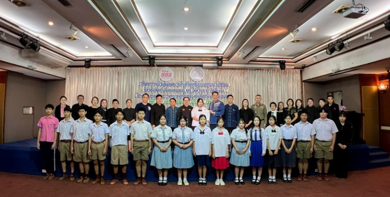 องค์การบริหารส่วนจังหวัดแพร่ ร่วมงานเวทีมหกรรมนำเสนอผลงานโรงเรียนต้นแบบฯ โครงการเสริมสร้างความตระหนักรู้การป้องกันภัยเครื่องดื่มแอลกอฮอล์ บุหรี่ไฟฟ้าและปัจจัยเสี่ยงอื่นๆ ในโรงเรียน