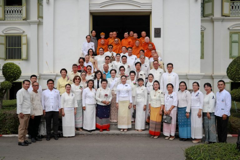 องค์การบริหารส่วนจังหวัดแพร่ ร่วมพิธีบวงสรวงเจ้าพิริยเทพวงศ์ เจ้าหลวงเมืองแพร่ และทำบุญคุ้มเจ้าหลวงเมืองแพร่ ในงานน้อมรำลึกเจ้าหลวงพิริยเทพวงศ์ เนื่องในโอกาสครบรอบ 190 ปี