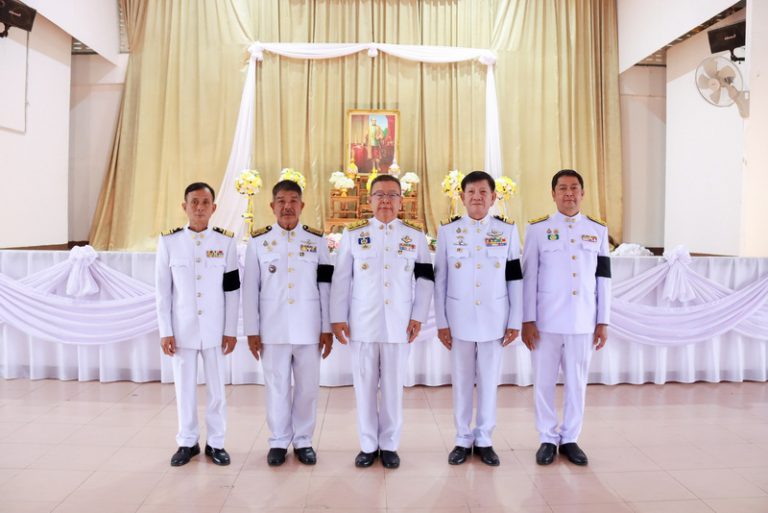 องค์การบริหารส่วนจังหวัดแพร่ ร่วมพิธีวางพานพุ่มดอกไม้หน้าพระบรมสาทิสลักษณ์พระบาทสมเด็จพระพุทธเลิศหล้านภาลัย เนื่องในวันที่ระลึกพระบาทสมเด็จพระพุทธเลิศหล้านภาลัย