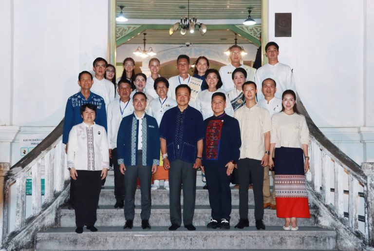 นายกรัฐมนตรีและรัฐมนตรีว่าการกระทรวงมหาดไทย เยี่ยมชมพิพิธภัณฑ์เมืองแพร่ “คุ้มเจ้าหลวง”