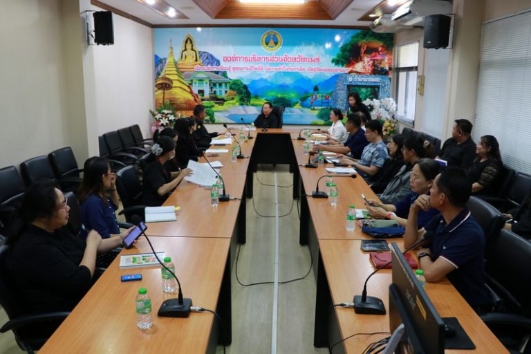 นายกองค์การบริหารส่วนจังหวัดแพร่ พร้อมด้วย คณะผู้บริหาร รับการปิดตรวจของสำนักตรวจเงินแผ่นดินจังหวัดแพร่