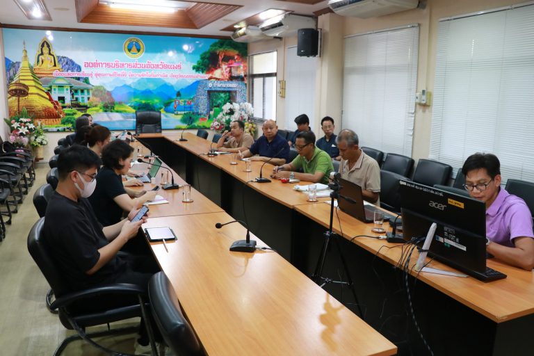 องค์การบริหารส่วนจังหวัดแพร่ ร่วมการประชุมเพื่อตรวจสอบความคืบหน้าโครงการปรับปรุงพื้นที่จัดตั้งศูนย์สร้างสรรค์งานออกแบบ (TCDC) ผ่านระบบออนไลน์ Zoom meetimg