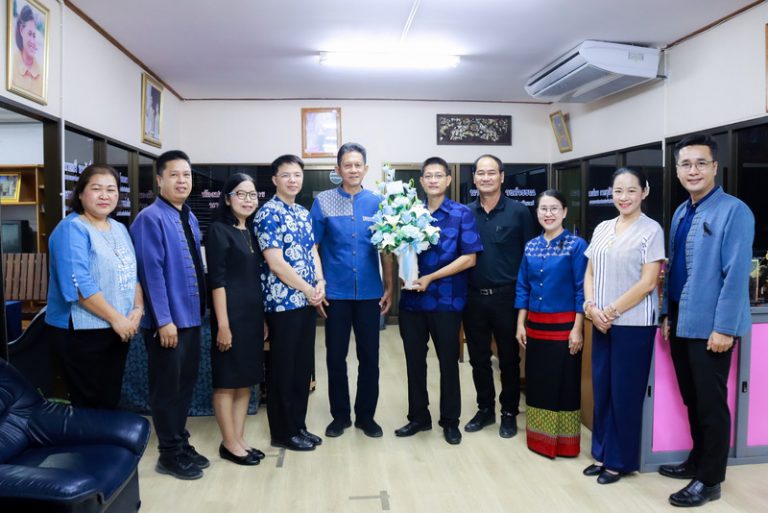 คณะผู้บริหาร หัวหน้าส่วนราชการ และเจ้าหน้าที่ องค์การบริหารส่วนจังหวัดแพร่ ร่วมแสดงความยินดีกับท่านณรงค์ศักดิ์ สุขสำราญ เนื่องในโอกาสที่ท่านได้รับการแต่งตั้งให้ดำรงตำแหน่งท้องถิ่นจังหวัด สำนักงานท้องถิ่นจังหวัดพะเยา