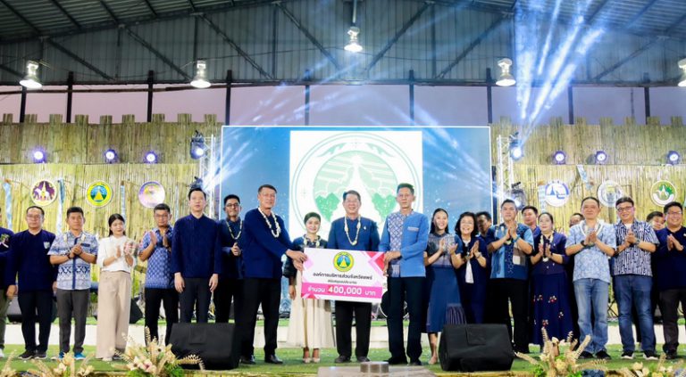 องค์การบริหารส่วนจังหวัดแพร่ ร่วมเปิดงานประเพณีสงกรานต์ “มหาสงกรานต์เมืองแป้ นุ่งหม้อห้อมแต้งามตา” ประจำปี 2569