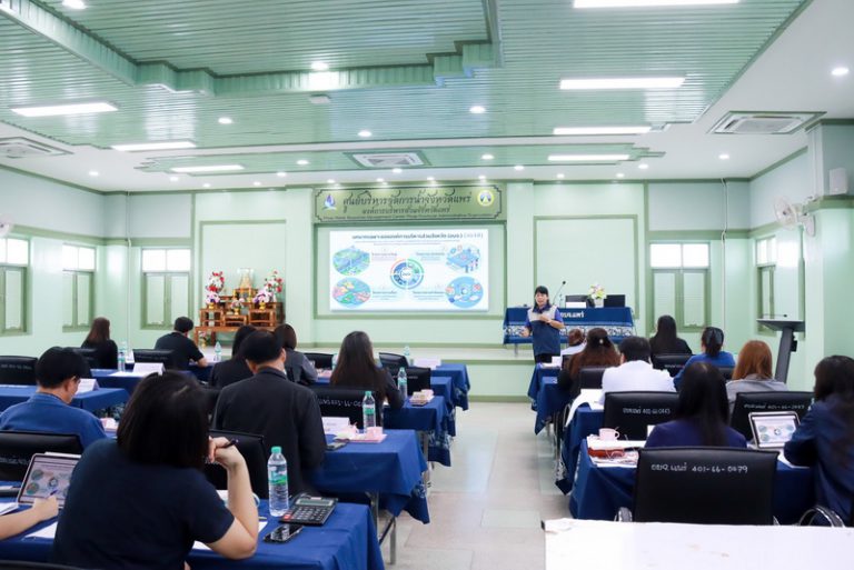 ประชุมซักซ้อมชี้แจงแนวทางในการดำเนินงานกองทุนหลักประกันสุขภาพระดับจังหวัดแพร่ และรับฟังการบรรยายโดยเจ้าหน้าที่สำนักงานหลักประกันสุขภาพแห่งชาติ เขต 1 เชียงใหม่