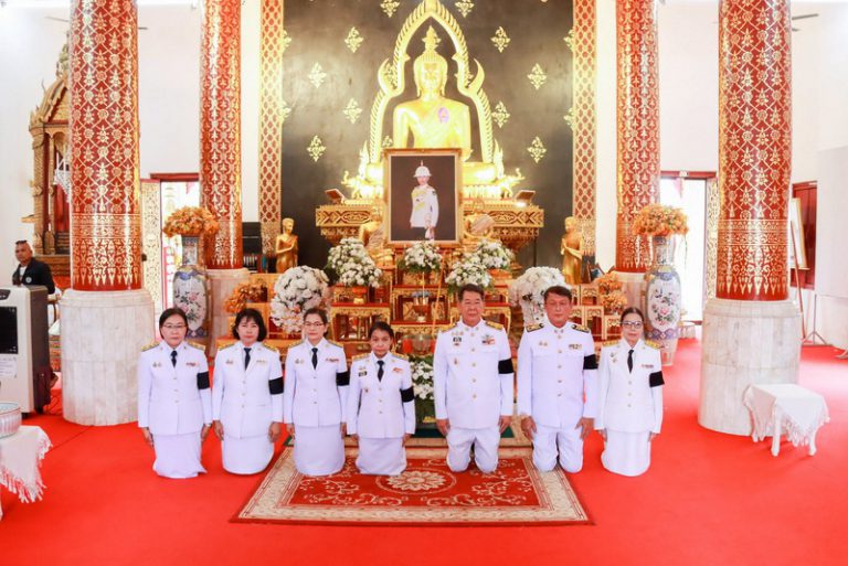 งค์การบริหารส่วนจังหวัดแพร่ ร่วมพิธีถวายน้ำสรงพระศพเบื้องหน้าพระรูป สมเด็จพระเจ้าลูกเธอ เจ้าฟ้าพัชรกิติยาภา นเรนทิราเทพยวดี กรมหลวงราชสาริณีสิริพัชร มหาวัชรราชธิดา พร้อมลงนามถวายความอาลัย