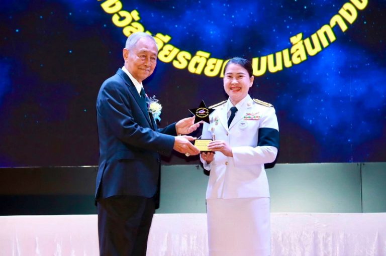 นางสาวปาริชาติ หิรัญรัตน์ รองปลัดองค์การบริหารส่วนจังหวัด เข้ารับรางวัลเกียรติยศ “รางวัลไทย”