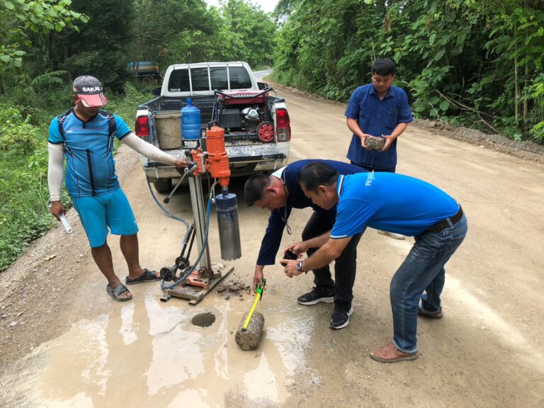 ตรวจติดตามโครงการปรับปรุงผิวทางแอสฟัลท์ติกคอนกรีต สาย พร.ถ. 1-0040 บ้านวังเย็น – บ้านผาจั๊บ อำเภอลอง จังหวัดแพร่